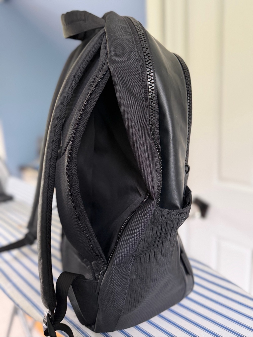Brand New AWAY Active Backpack  with Travel Sleeve and Tech Organization - Picture 5 of 11